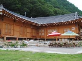 Danyang Gahyeonjeong Pension，位于丹阳的酒店