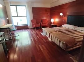 KYOMU Resort，位于Velilla del Río Carrión的酒店