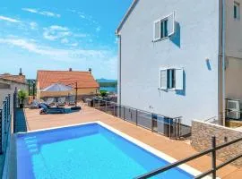 Nice Apartment In Sibenik With Jacuzzi