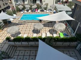 Hotel Costa Verde，位于皮内托的酒店