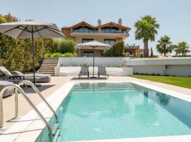 Palma Villa & Suite With Pool，位于尼亚·卡利克拉提亚的酒店