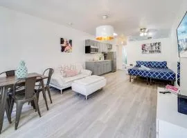 Beachfront 1 bedroom with 2 Queen Beds on Ocean Drive