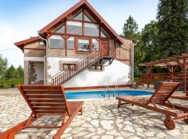 Awesome Home In Novo Zvecevo With Sauna，位于Novo Zvecevo的酒店