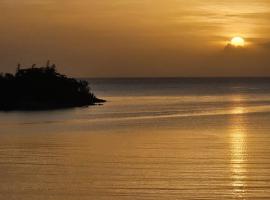 Tina-Cay Sunset Escape，位于Cousins Cove的酒店