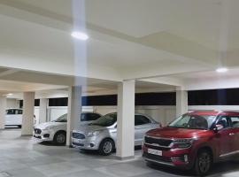 HOTEL VINTAGE CASTLE，位于哥印拜陀的酒店