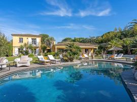 Grande Villa proche St-Tropez avec Piscine Chauffée，位于加桑的别墅