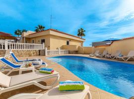 Villa Victoria With Heated Pool，位于卡亚俄萨尔瓦赫的酒店