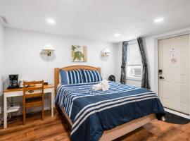 South Arm Retreats Motel @ Lake Charlevoix ➠ Unit 1，位于East Jordan的酒店