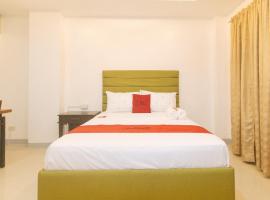 RedDoorz at EBM One Building，位于伊洛伊洛的酒店