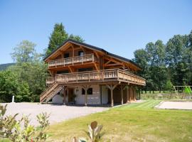 Chalet L'Oseraie, location touristique SPA 4 étoiles au cœur des Vosges，位于Le Saulcy的酒店