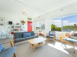 Syd's Place - Retro Seaside Haven Upstairs