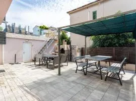 Beautiful luxury house w sea view & outside space