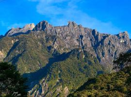 Komfy Kundasang Cabin & Campsite, Mesilau Mount Kinabalu，位于Kamburongoh的度假屋