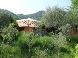 Bungalow über dem Gardasee mit malerischem Garten, See- und Bergblick