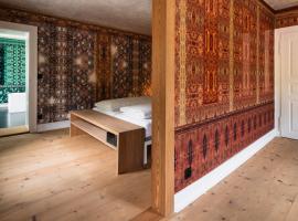 Post Hotel Löwe Mulegns，位于Mühlen的酒店