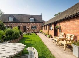 Alpaca Cottage 7mins to Alton Towers，位于Denstone的酒店