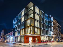 Piazza Epigraph，位于巴统的海滩酒店