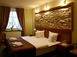 Hotel Ślęża，位于索布特卡的酒店