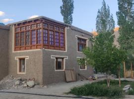 Mud House Phyang leh ladakh，位于Pituk的酒店