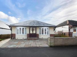 3BR Detached Bungalow with Parking，位于Stannington的酒店