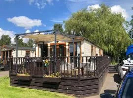 Bumblebee Lodge