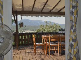 CAMPING DE BESALU，位于贝萨卢的酒店