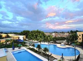 Apartamento Campestre 4 Piscinas, Jacuzzy y Sauna a 5m del Aeropuerto, 20m Parque del Cafe Ubicado en La Tebaida D108