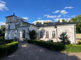 Agroturystyka w Dworze Ujazdowskim，位于Ujazdów的酒店