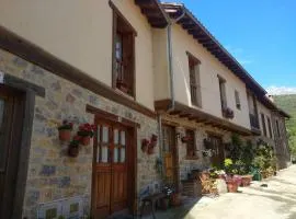 Acogedora Cabaña con Vistas a los Picos de Europa en Camaleño