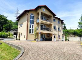 Apartments with parking space Rijeka - 18146，位于里耶卡的酒店
