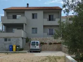 Apartments with a parking space Tkon, Pasman - 19127