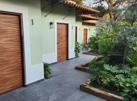 Hotel Boutique Villa Escondida, A Pasos de Lo Mejor en Tlaquepaque，位于瓜达拉哈拉Tlaquepaque的酒店