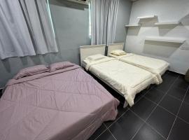 Double Storey House at Raja Uda with 3 rooms，位于巴特沃思的酒店
