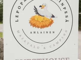 Lepopaikka Lokinpesä, Majoitus ja Camping