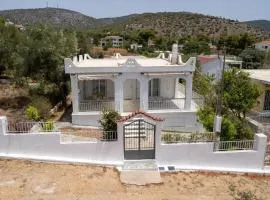 Manos Beach House Salamina