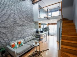 Loft 1 BR with with unique and splendid design, La astoria 3, Appartment, Dist 2，位于胡志明市的酒店