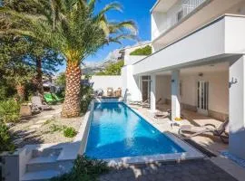 Nice Apartment In Makarska
