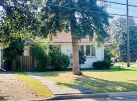 Vacation house fully privet LUX Walk 2 Subway，位于多伦多的酒店