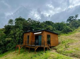 Cabaña de madera, lugar para descansar y reconectarse，位于拉塞哈的酒店