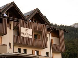 Family Hotel Serena，位于安达洛的酒店