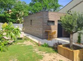 Gîte cosy et tout équipé "Une cabane en Luberon" 44 m2 avec jardin