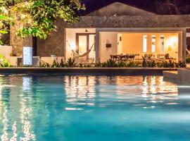 NEW beach villa w pool between Tayrona & Palomino，位于伯里塔卡的别墅