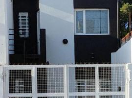 Departamento C&eacute;ntrico Trelew，位于特雷利乌的自助式住宿