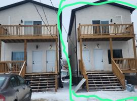 Near Winnipeg Airport-YWG 3 BedRooms，位于温尼伯的酒店