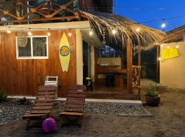 Cabaña Almendro Punto Surf Barra La Saladita，位于La Salada的酒店