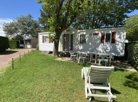 Mobil-home 3 chambres proche plage à Fouras, idéal 6 pers., équipement complet, calme assuré. - FR-1-709-68，位于富拉的酒店