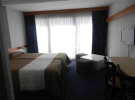 Hôtel Dupleix - Hyper centre - Réouverture，位于坎佩尔的酒店