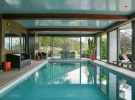 Superbe villa avec piscine intérieure, sauna, jacuzzi et salle de sport