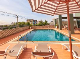 Cozy Donmueang Hotel，位于Lak Si的酒店