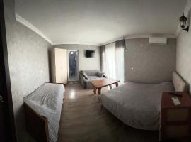 SunSet room 2 -on the third floor with a sea view，位于萨尔皮的酒店